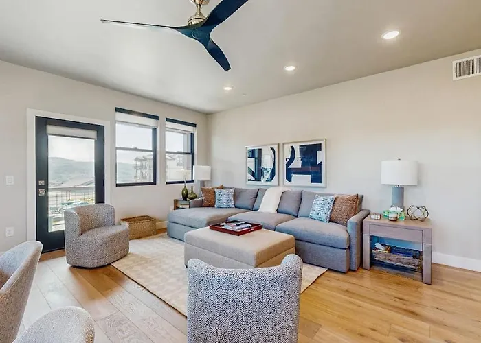 Lakeview Condo With Fireplace Gas Grill & W&D - Close To Skiing Hiking & Lake
